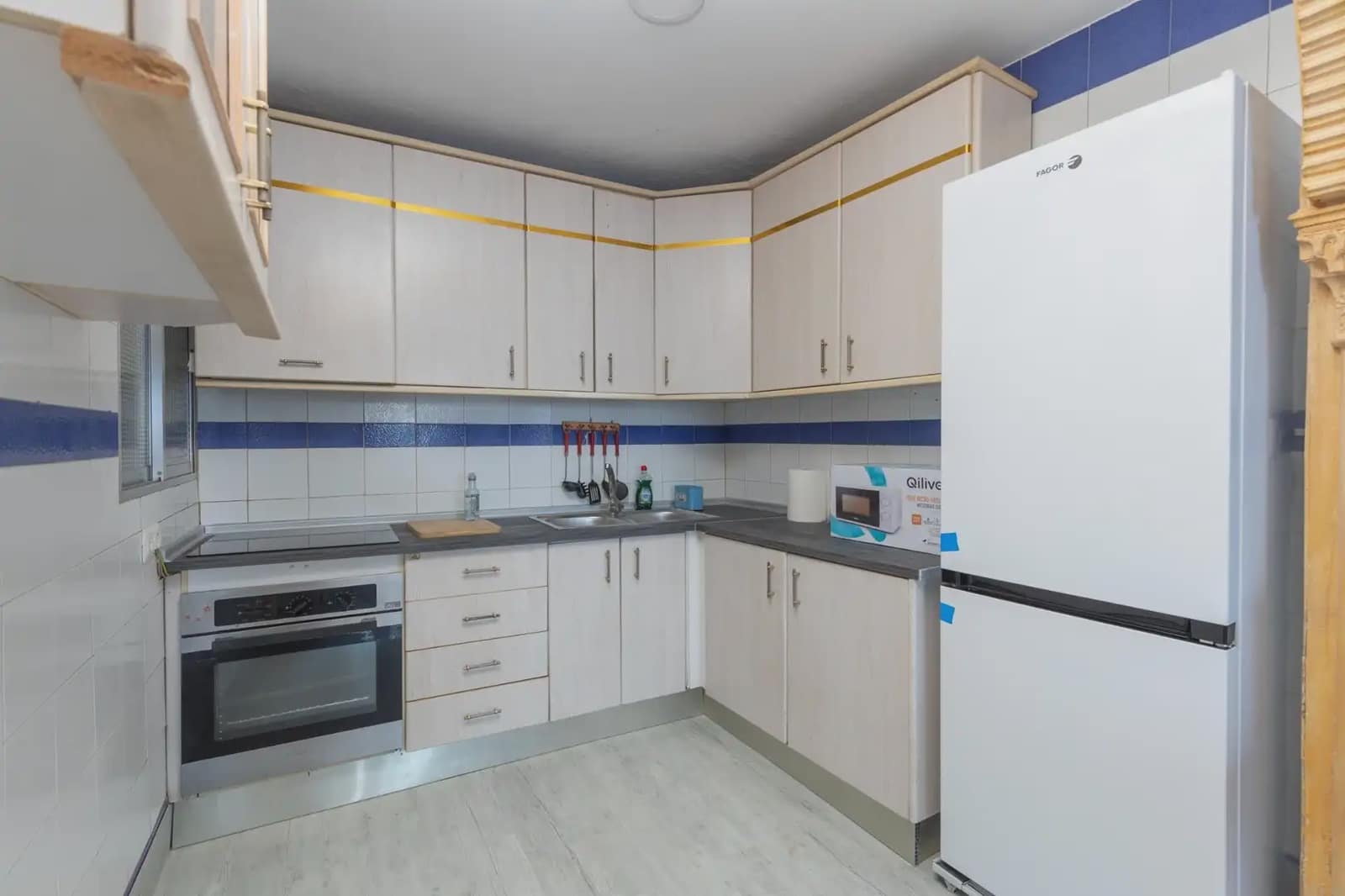 Commercial for sale in Granada city - € 1,500,000 (Ref: 9837367)