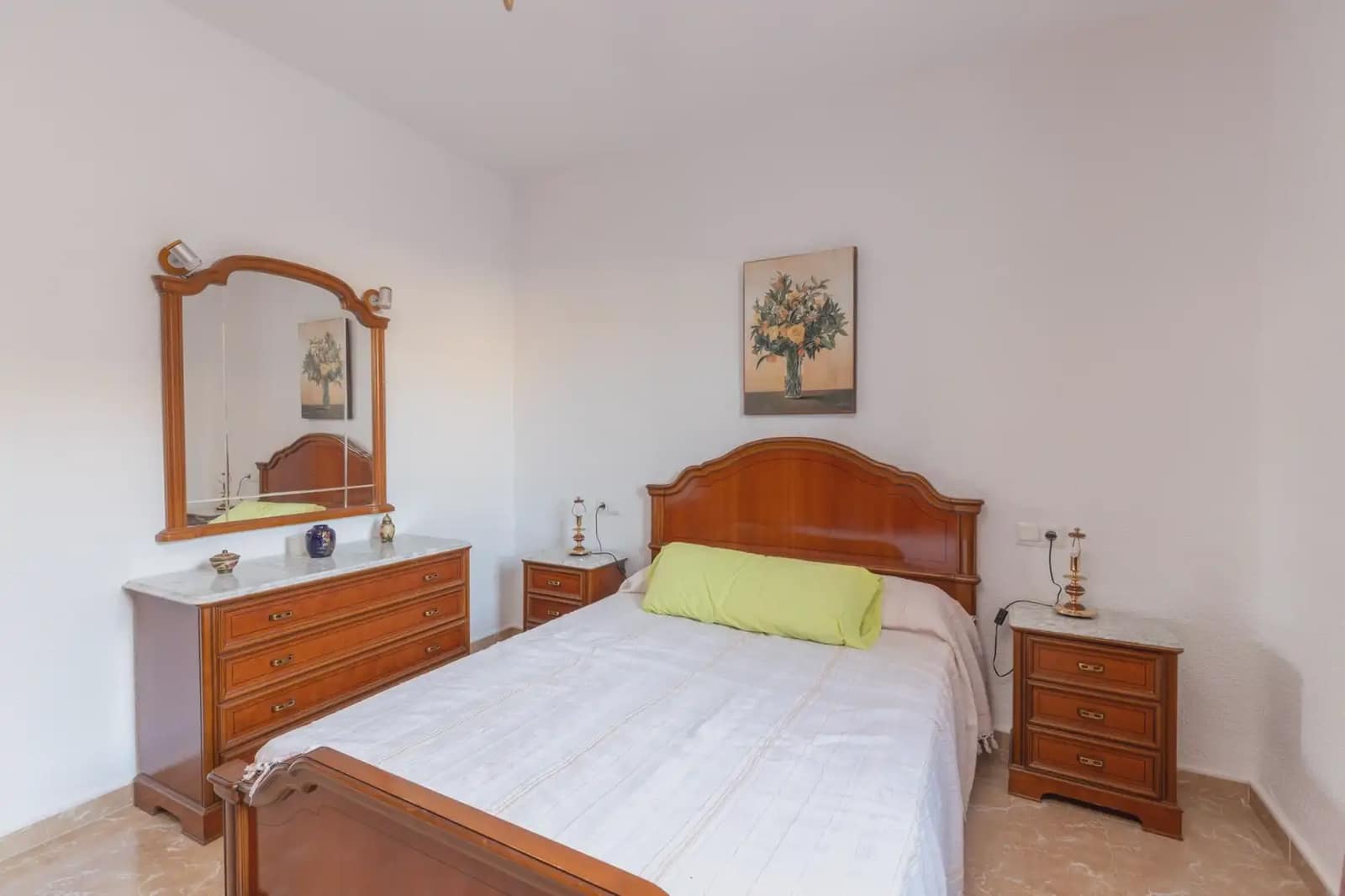 Commercial for sale in Granada city - € 1,500,000 (Ref: 9837367)
