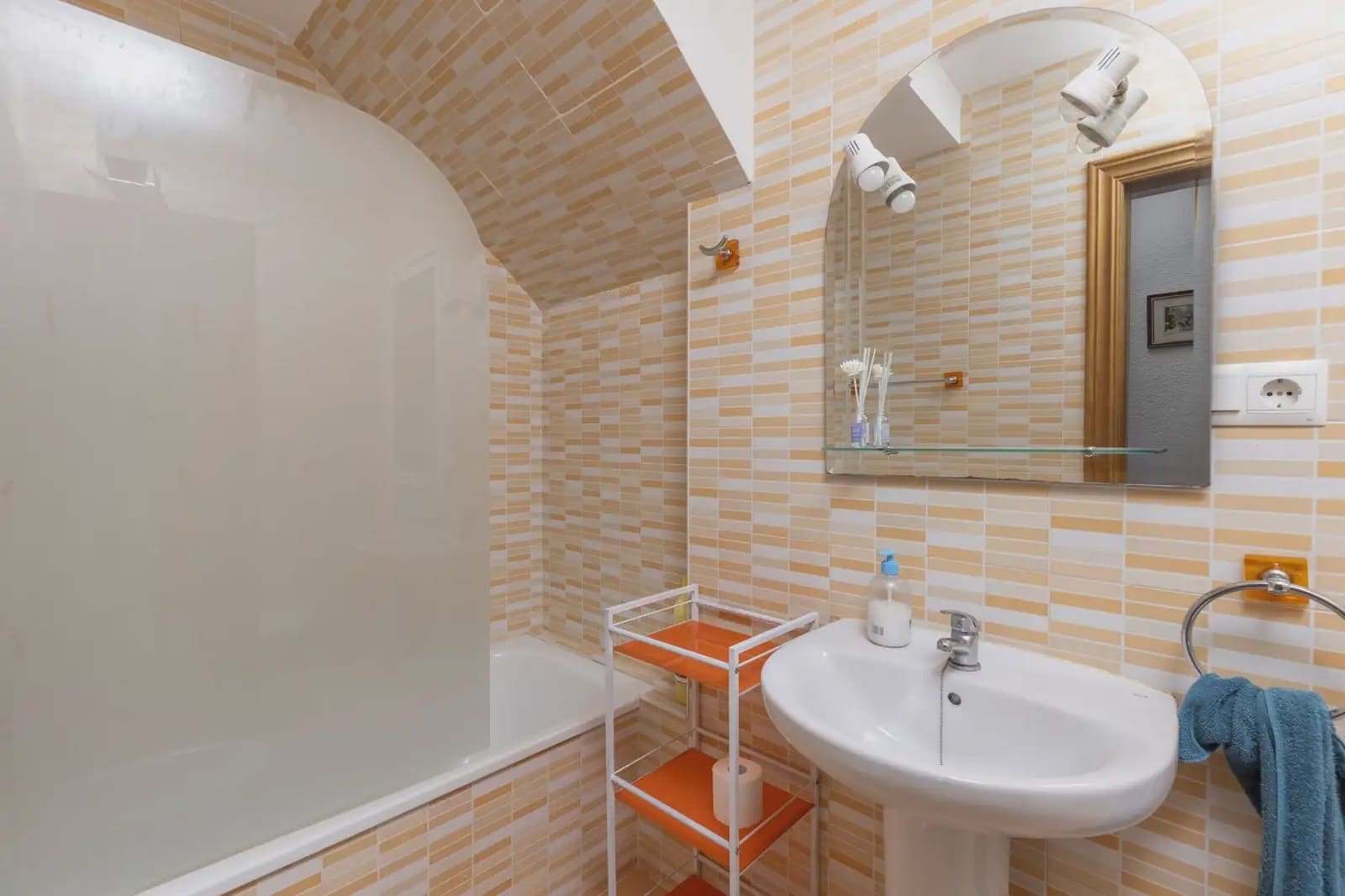 Commercial for sale in Granada city - € 1,500,000 (Ref: 9837367)