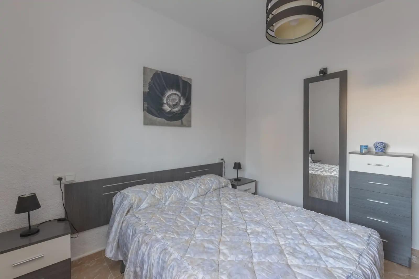 Commercial for sale in Granada city - € 1,500,000 (Ref: 9837367)