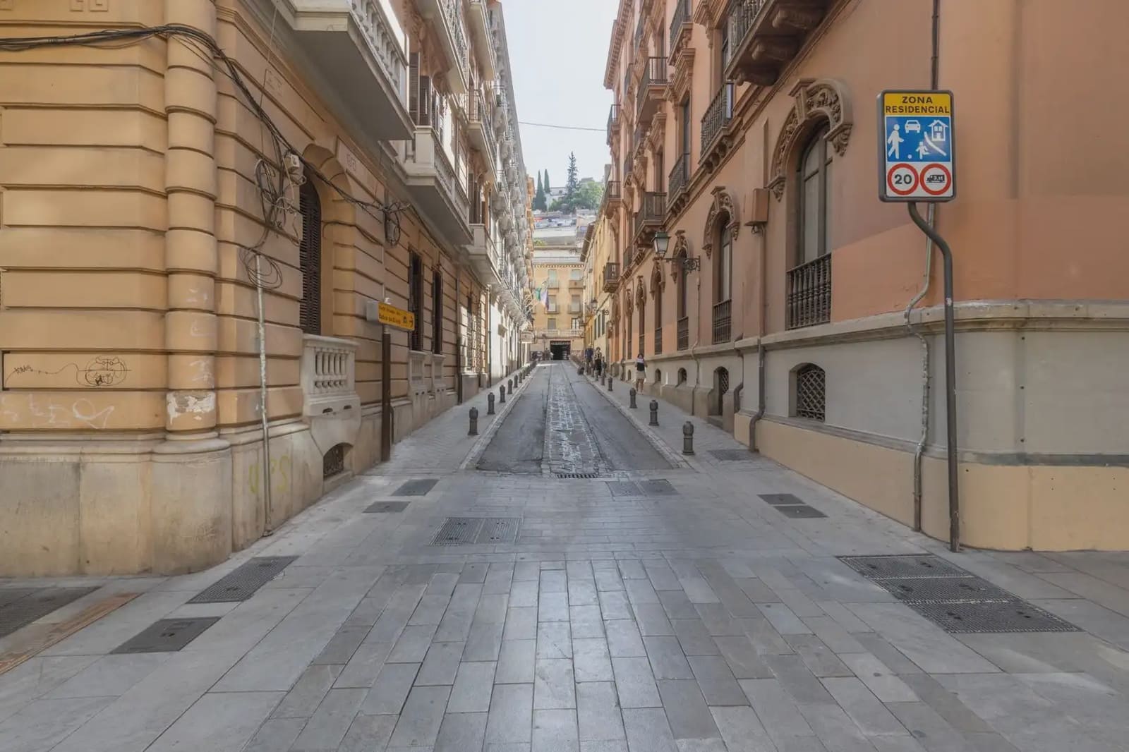 Commercial for sale in Granada city - € 1,500,000 (Ref: 9837367)