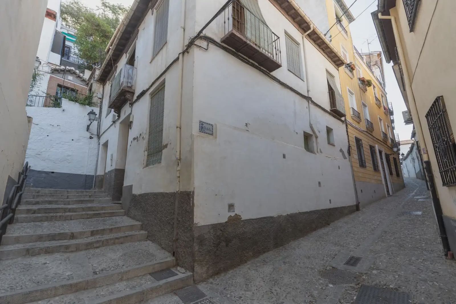 Commercial for sale in Granada city - € 1,500,000 (Ref: 9837367)