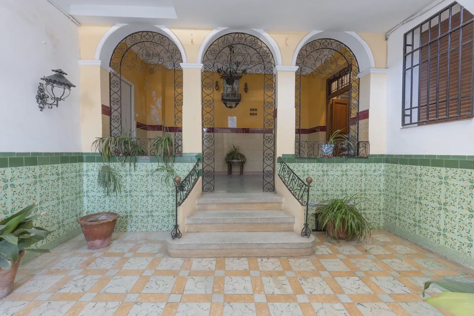 Commercial for sale in Granada city - € 1,500,000 (Ref: 9837367)