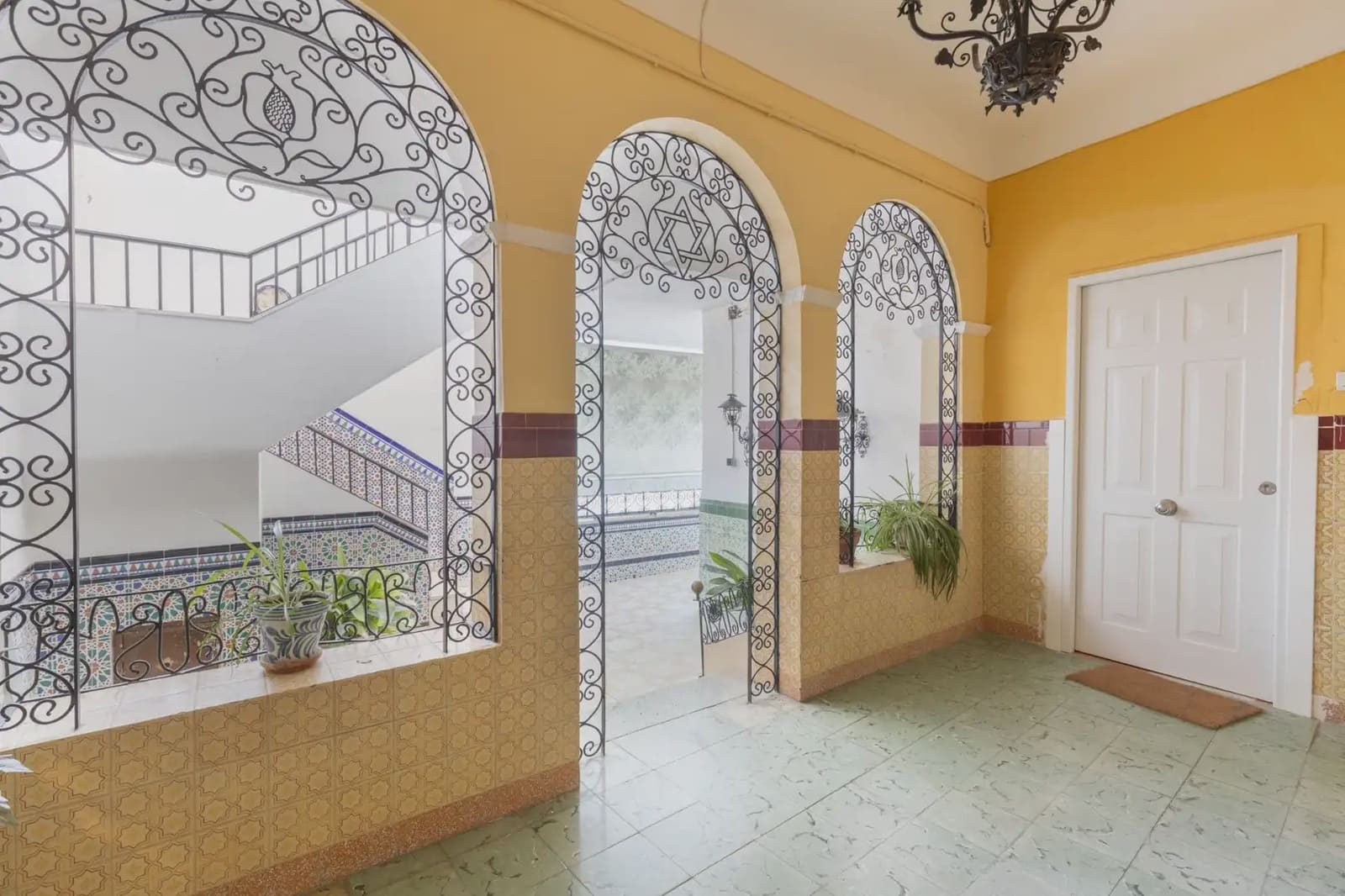 Commercial for sale in Granada city - € 1,500,000 (Ref: 9837367)