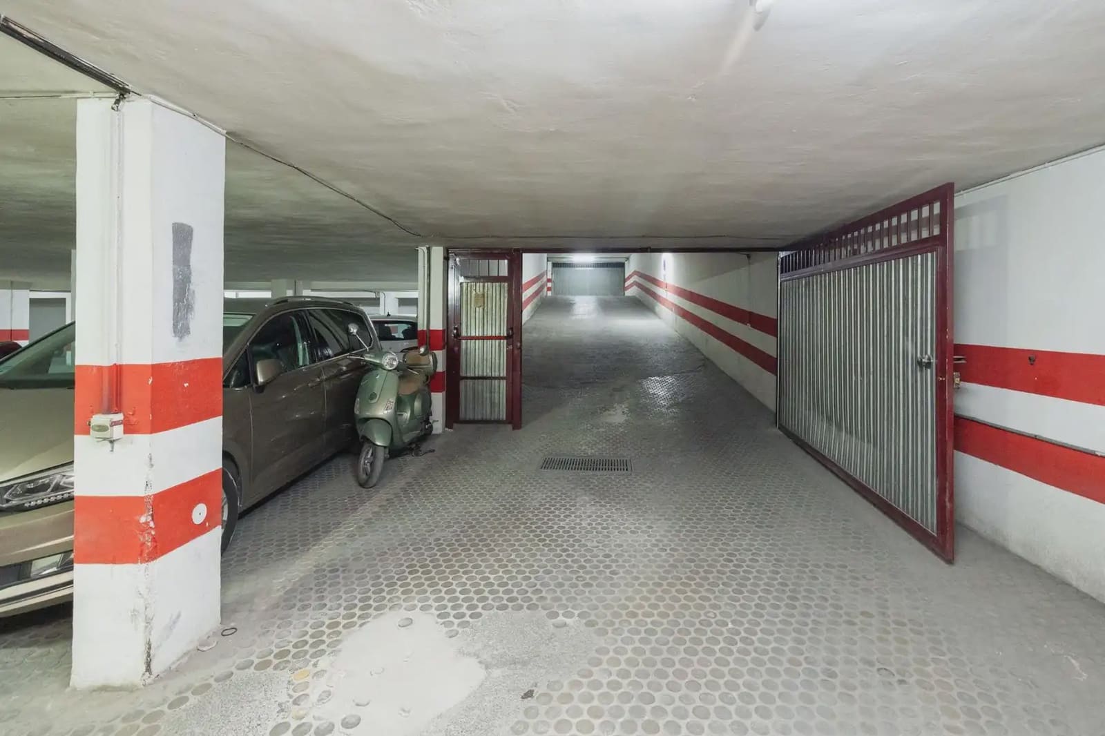 Garage for sale in Granada city - € 28,000 (Ref: 9837368)