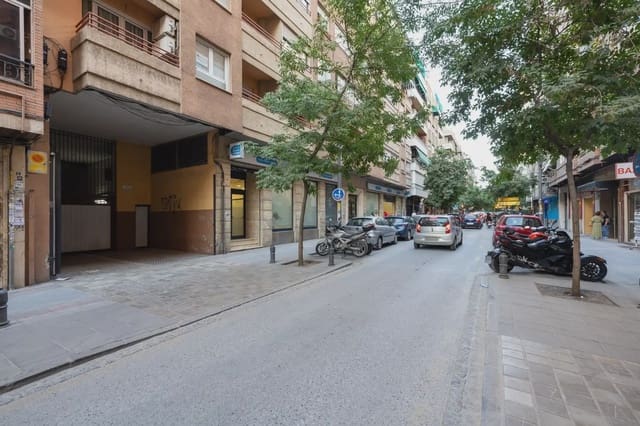 Garage for sale in Camino de Ronda - Rosaleda, Granada city - € 28,000 (Ref: 9837368)