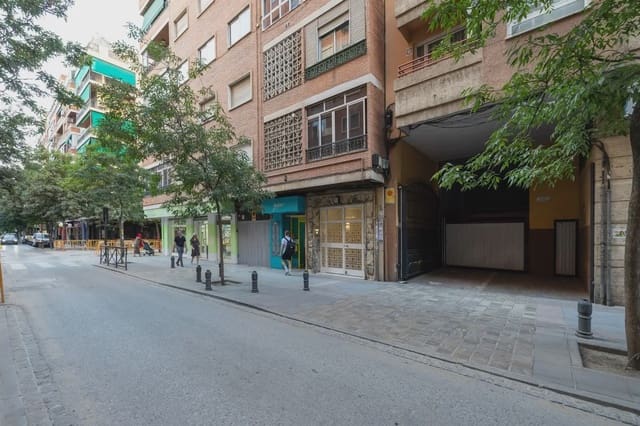 Garage for sale in Camino de Ronda - Rosaleda, Granada city - € 28,000 (Ref: 9837368)