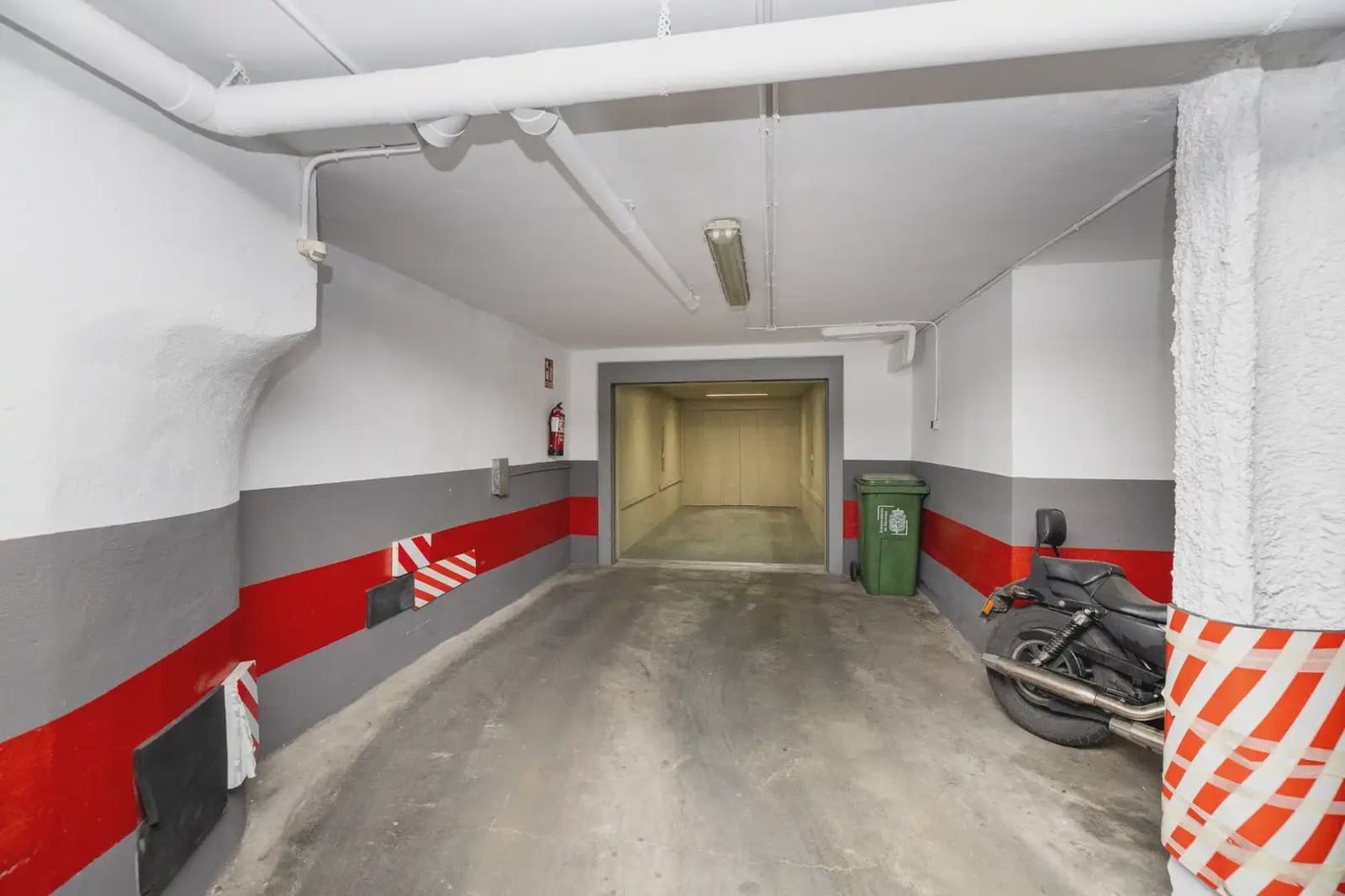 Garage for sale in Granada city - € 60,000 (Ref: 9837369)