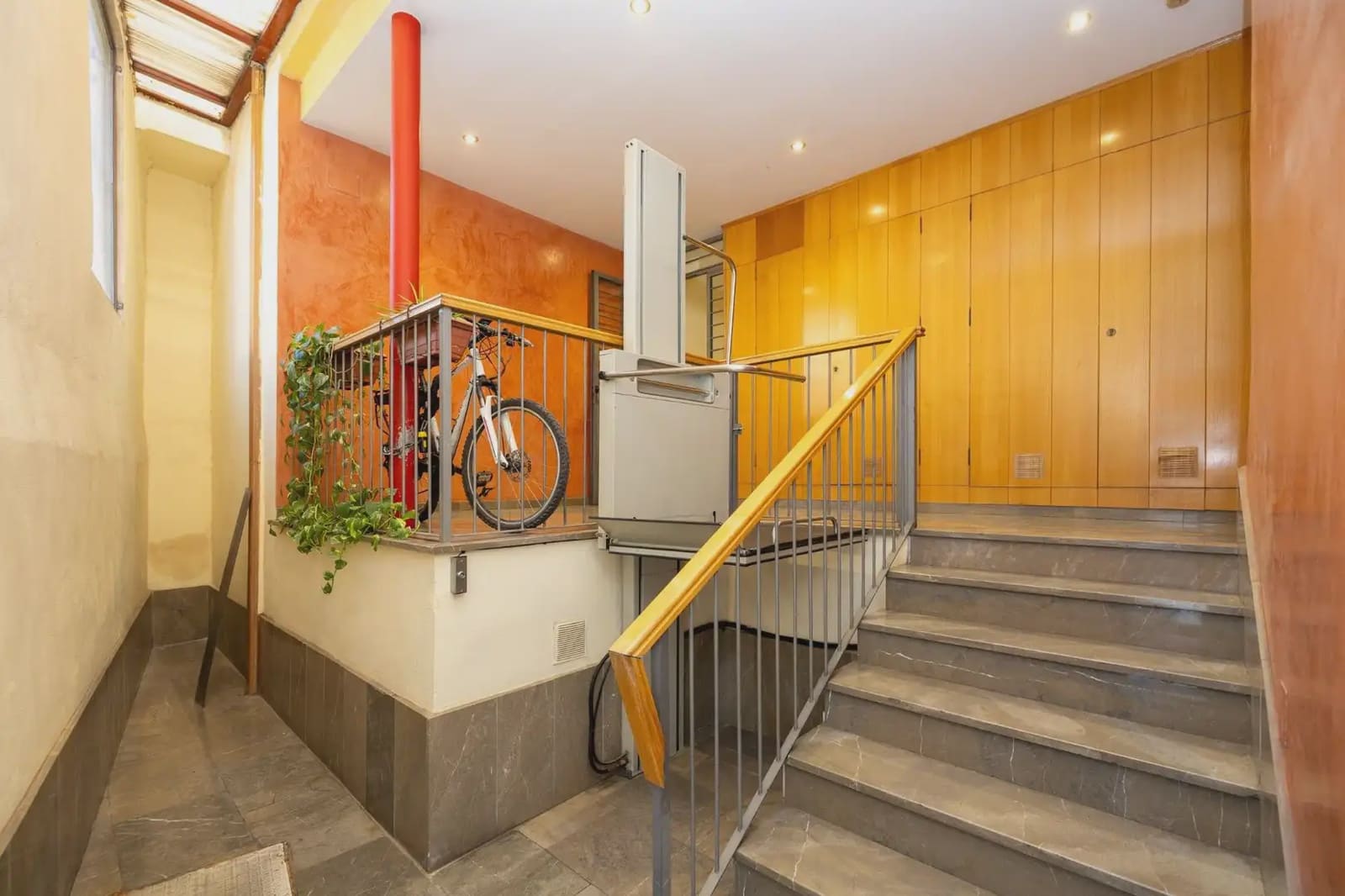 Garage for sale in Granada city - € 60,000 (Ref: 9837369)