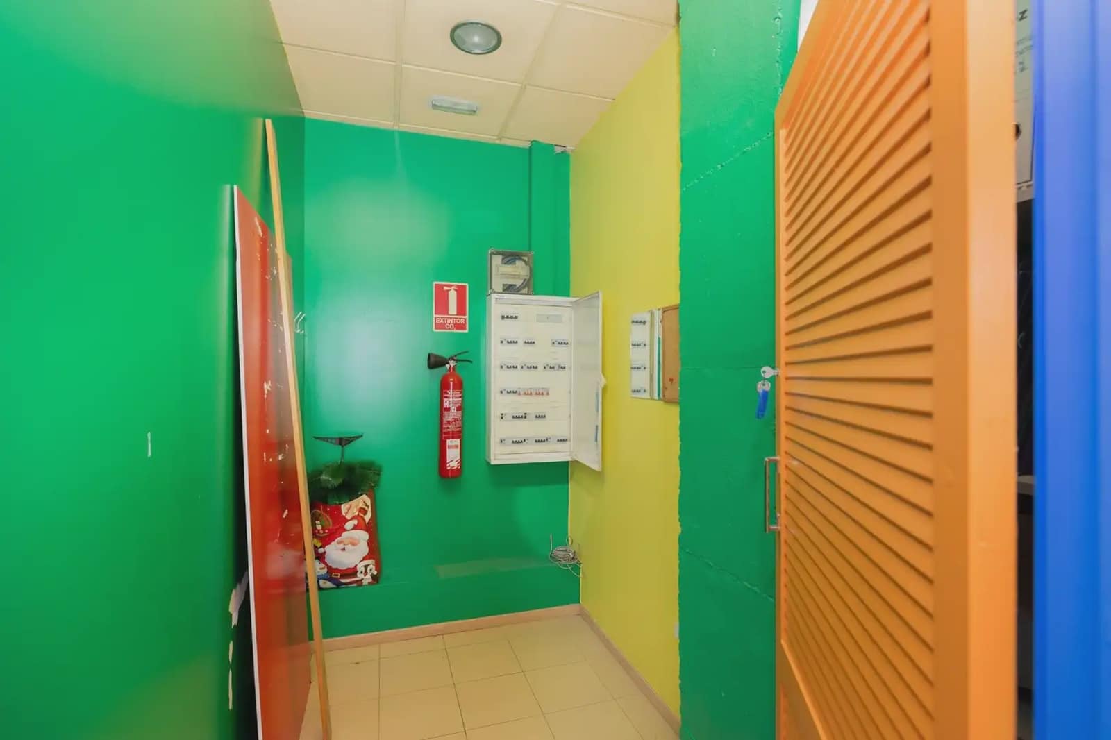 Erhverv til salg i Granada by - € 420.000 (Ref: 9837370)