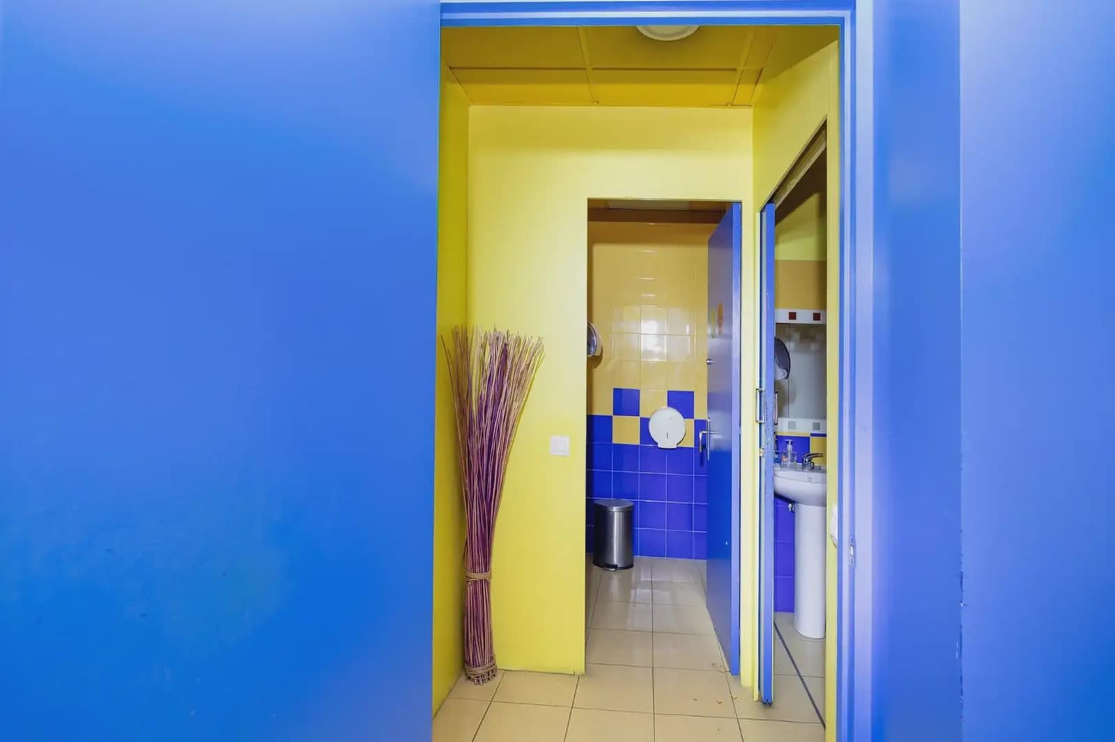 Erhverv til salg i Granada by - € 420.000 (Ref: 9837370)