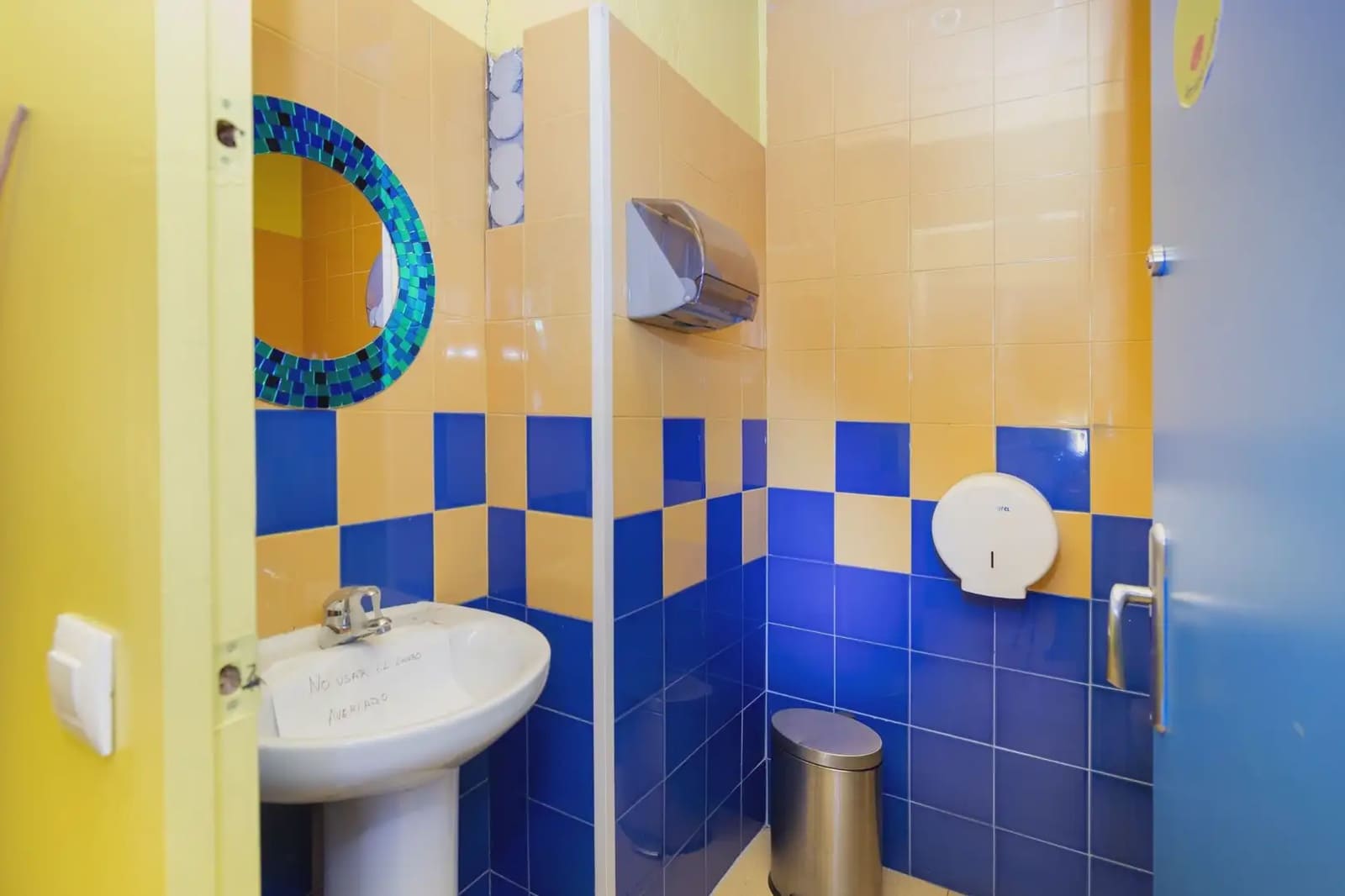 Erhverv til salg i Granada by - € 420.000 (Ref: 9837370)