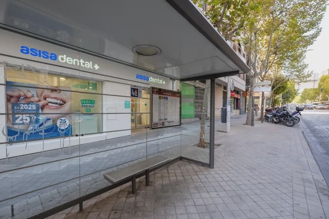 Erhverv til salg i Pajaritos - Plaza de Toros, Granada by - € 420.000 (Ref: 9837370)
