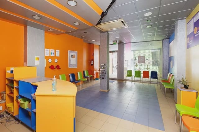 Erhverv til salg i Pajaritos - Plaza de Toros, Granada by - € 420.000 (Ref: 9837370)