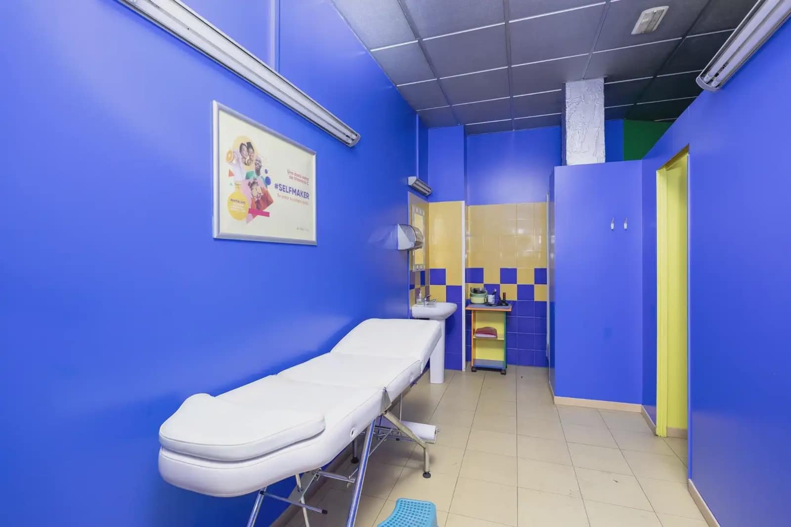 Erhverv til salg i Granada by - € 420.000 (Ref: 9837370)
