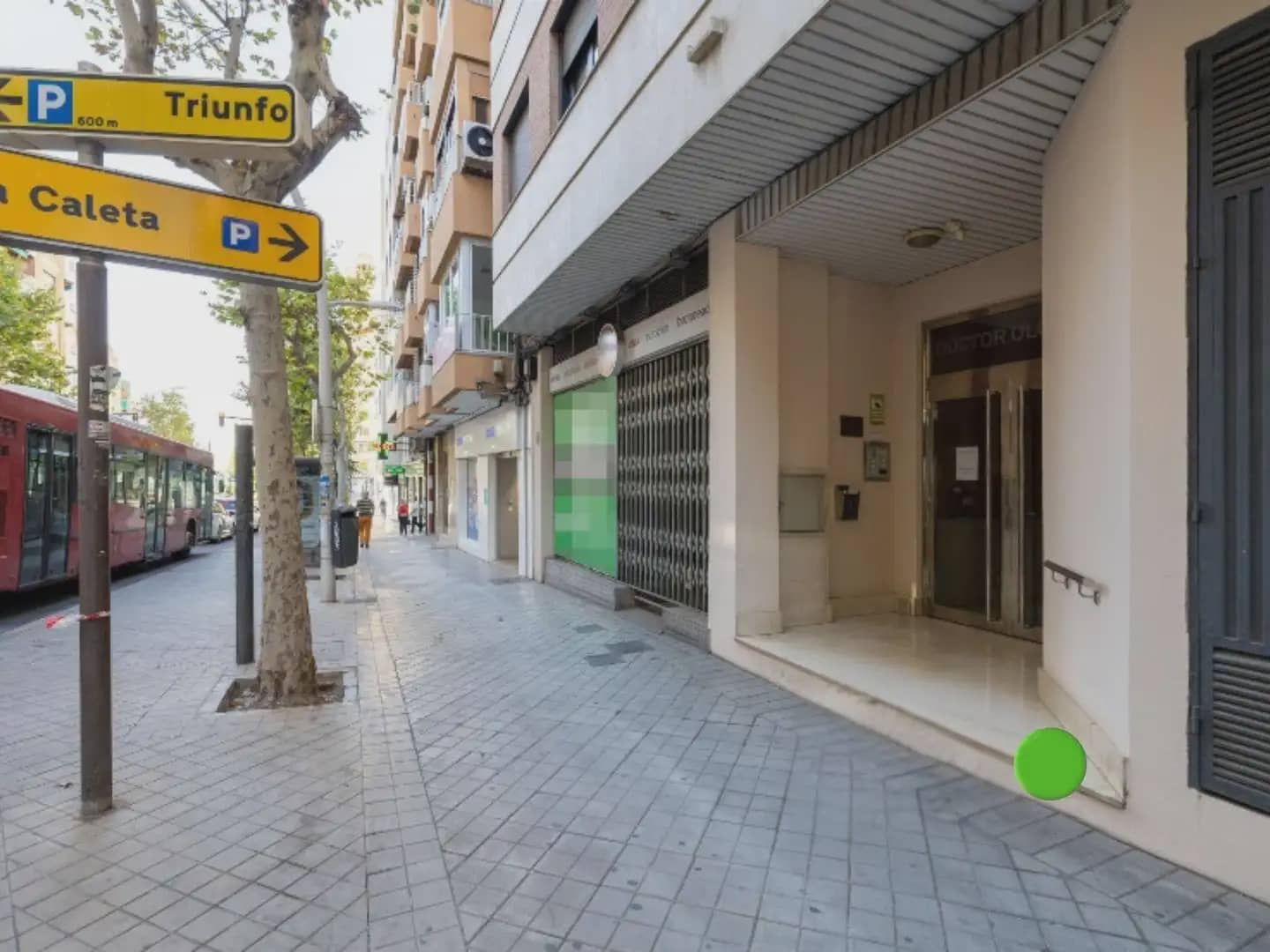 Commercial for sale in Granada city - € 420,000 (Ref: 9837370)