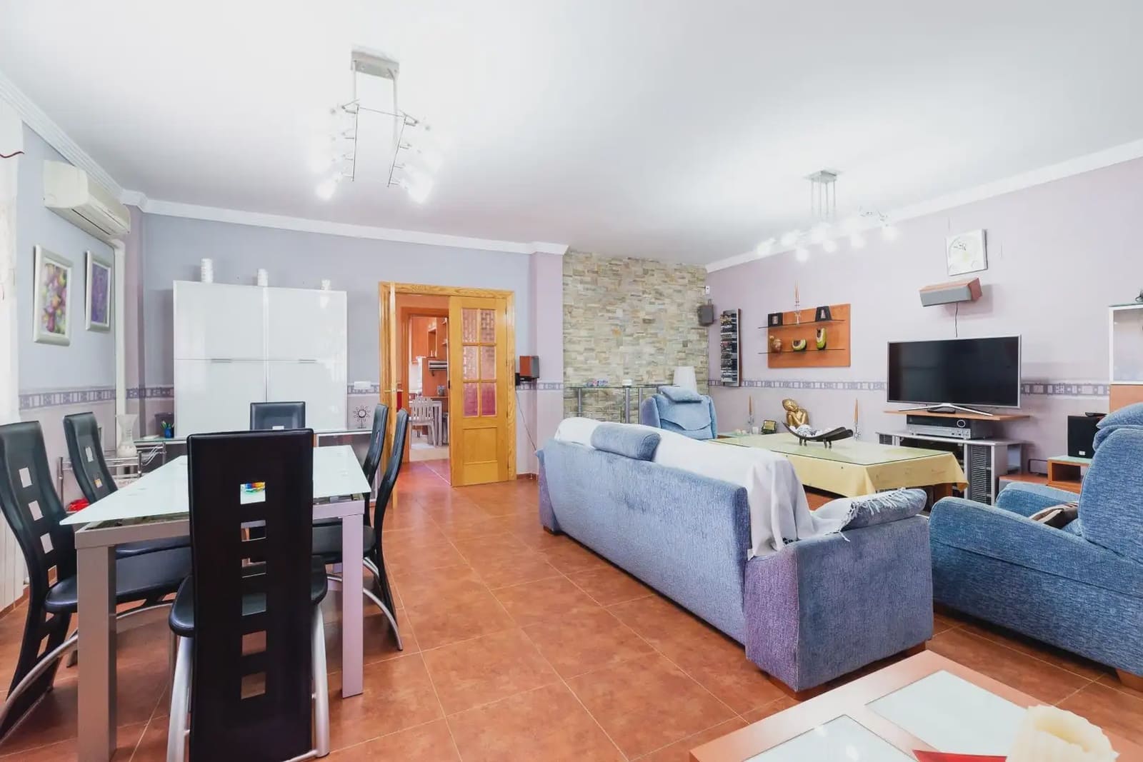 Moradia para venda em Vegas del Genil com piscina garagem - 349 900 € (Ref: 9837373)
