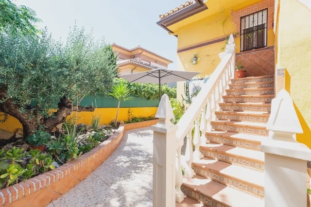 Moradia para venda em Vegas del Genil com piscina garagem - 349 900 € (Ref: 9837373)