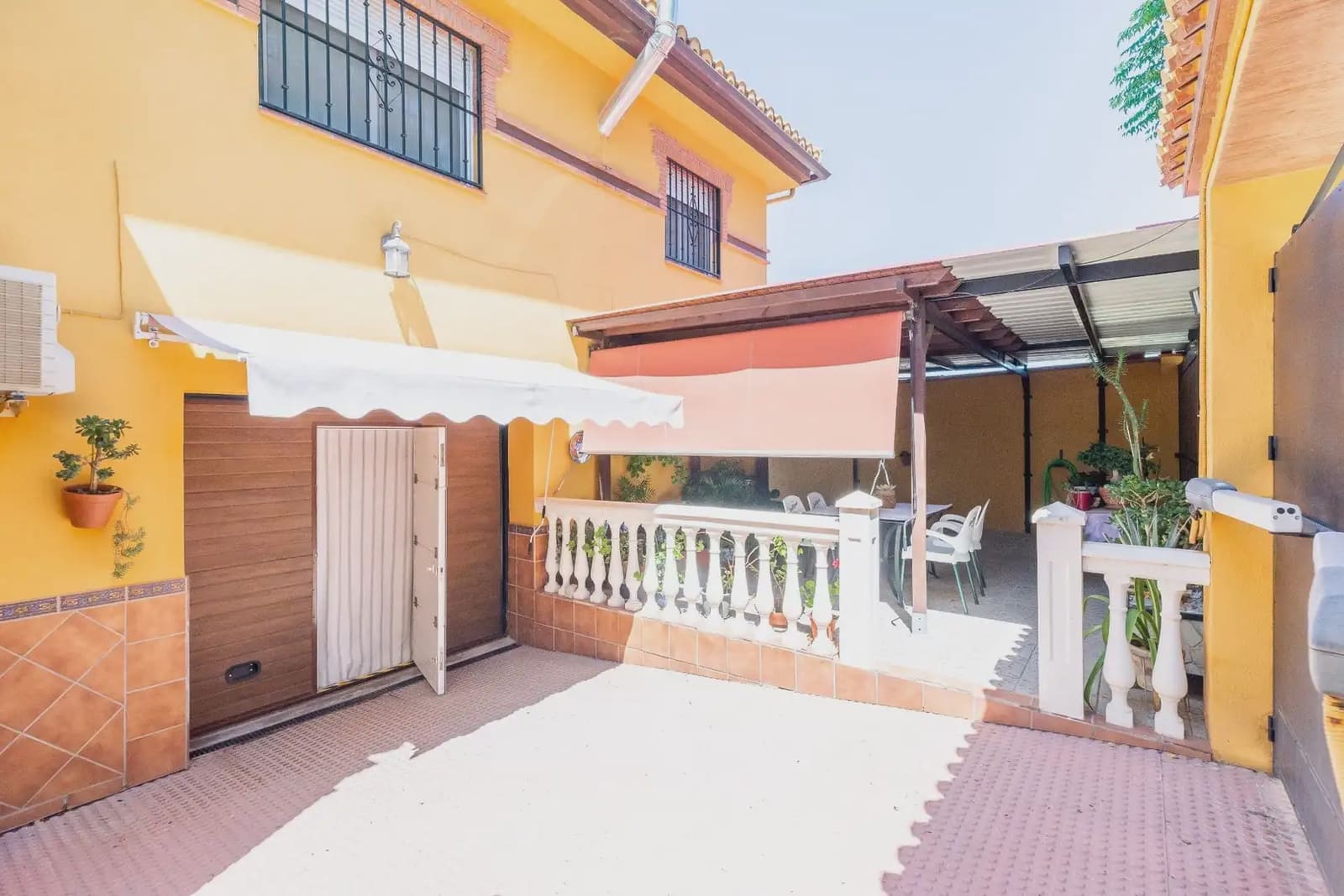 Moradia para venda em Vegas del Genil com piscina garagem - 349 900 € (Ref: 9837373)