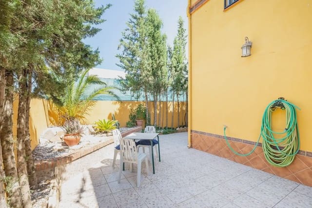Moradia para venda em Vegas del Genil com piscina garagem - 349 900 € (Ref: 9837373)