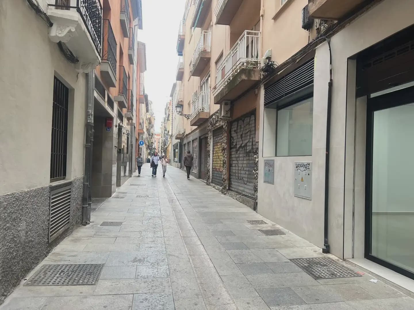 Kommersiell til leie i Granada by - € 2 200 (Ref: 9837374)