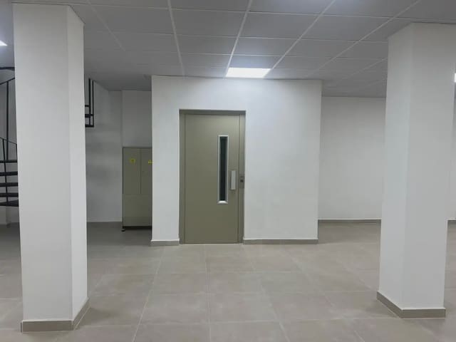 Kommersiell til leie i Centro - Sagrario, Granada by - € 2 200 (Ref: 9837374)