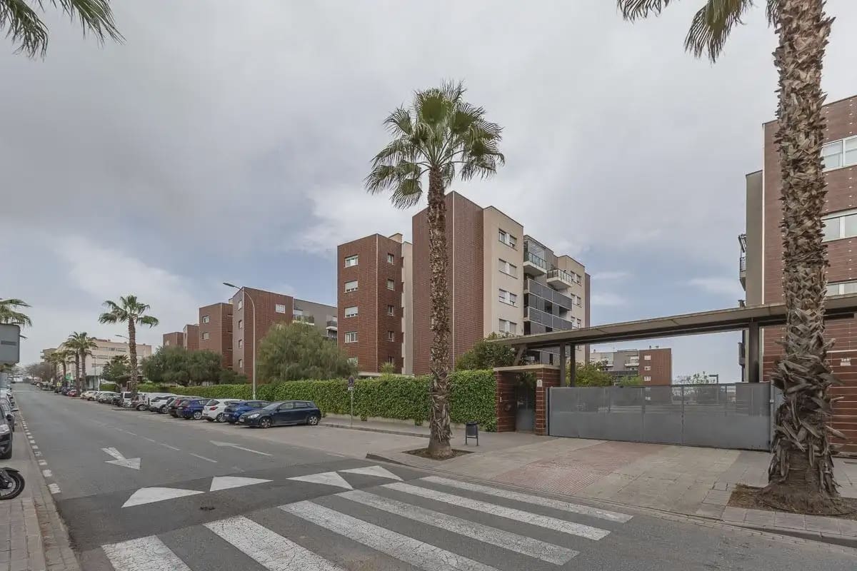 Flat for sale in Alhendin with pool garage - € 250,000 (Ref: 9837378)