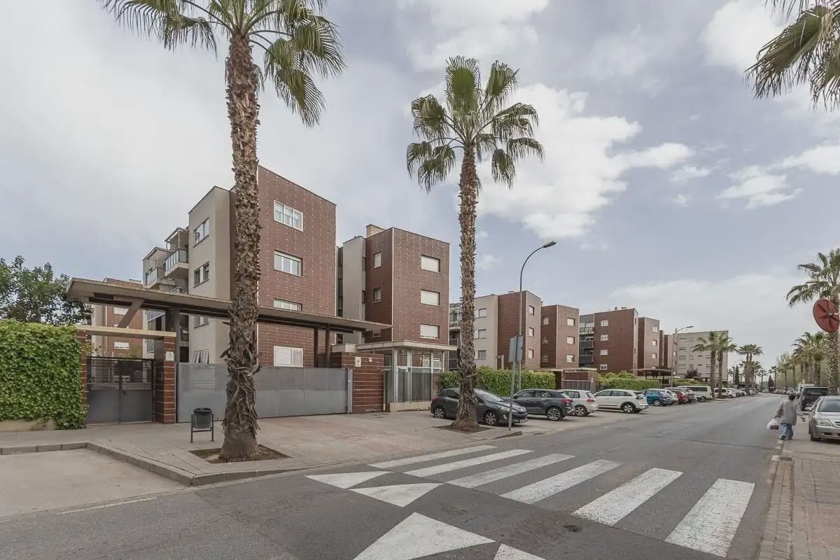 Flat for sale in Alhendin with pool garage - € 250,000 (Ref: 9837378)
