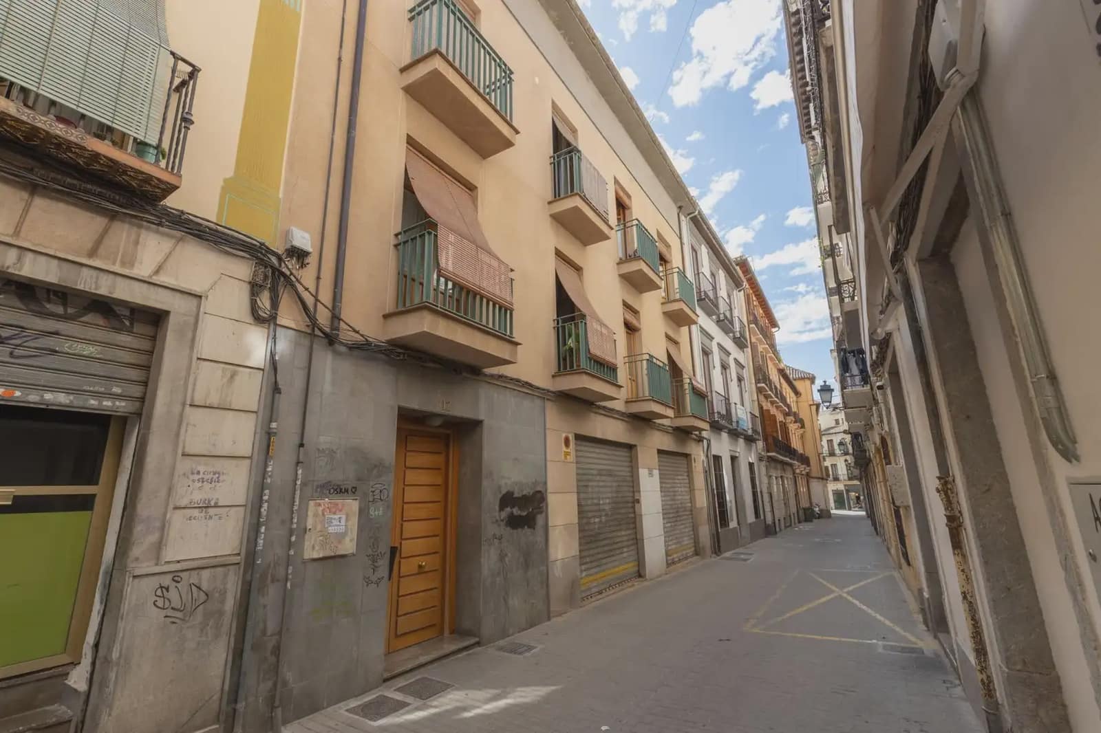 Wohnung zu verkaufen in Granada Stadt - 270.000 € (Ref: 9837381)