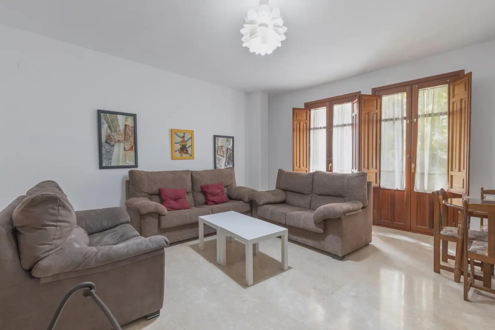 Wohnung zu verkaufen in Granada Stadt - 270.000 € (Ref: 9837381)