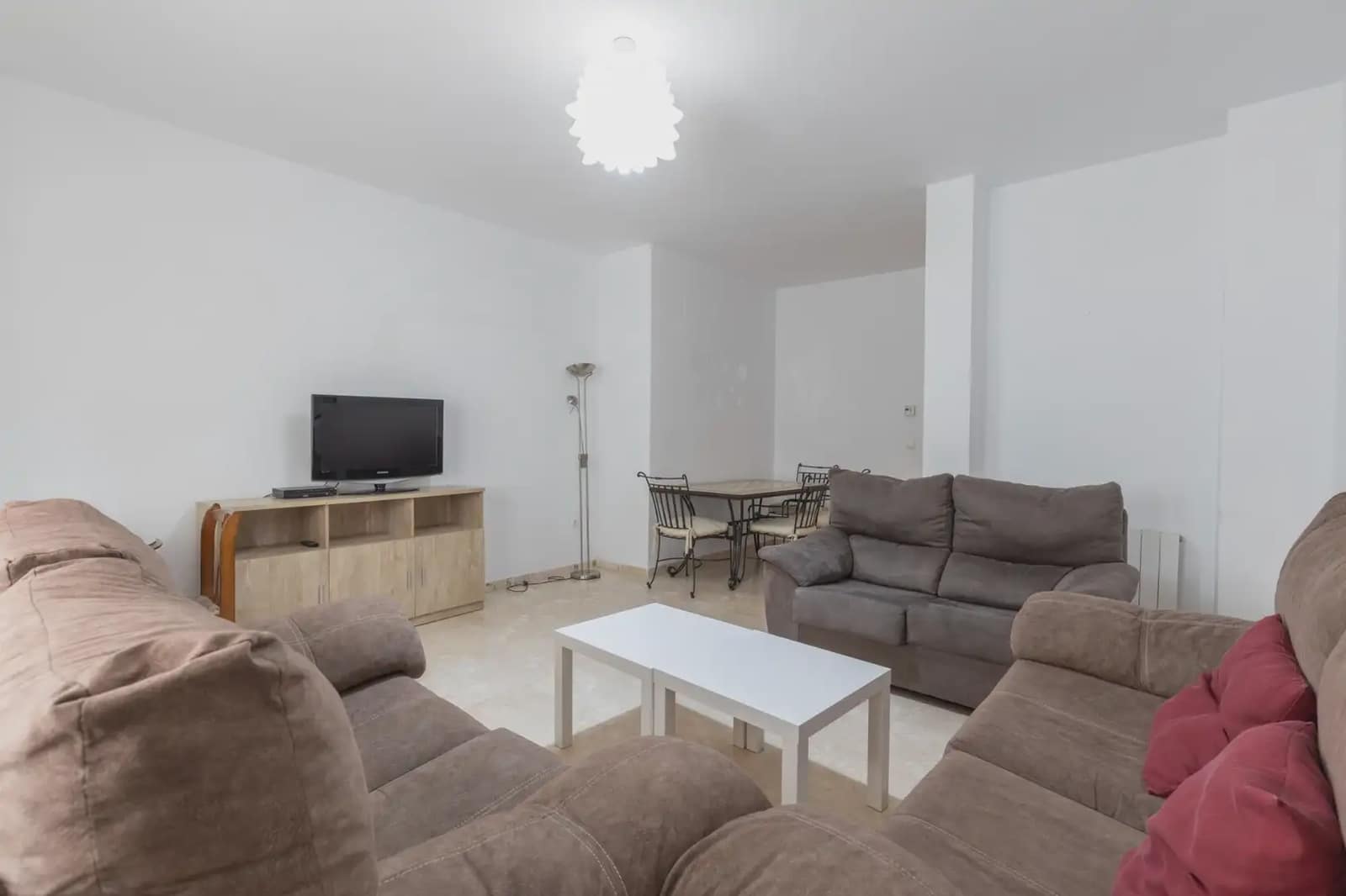 Wohnung zu verkaufen in Granada Stadt - 270.000 € (Ref: 9837381)