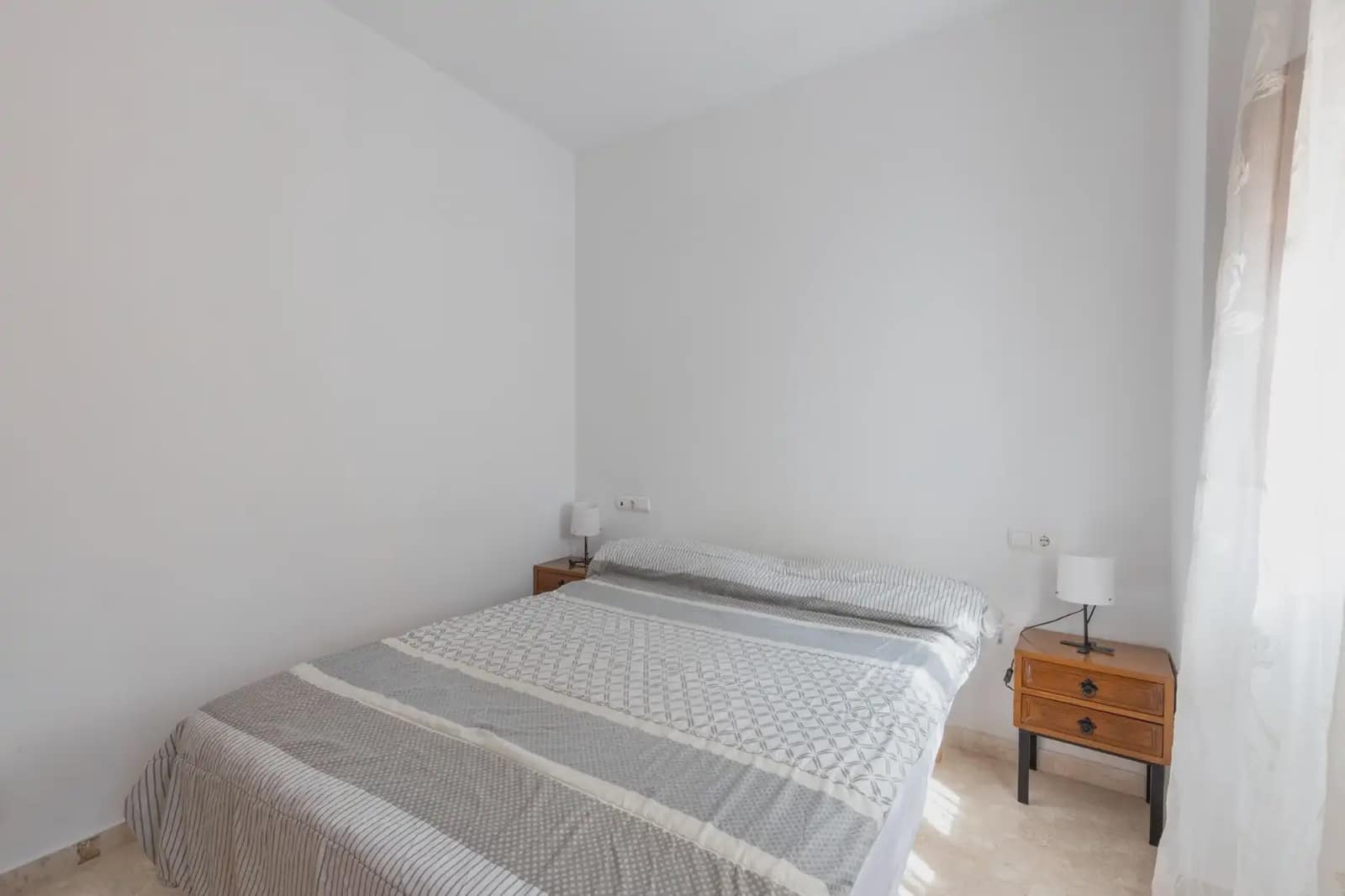Wohnung zu verkaufen in Granada Stadt - 270.000 € (Ref: 9837381)