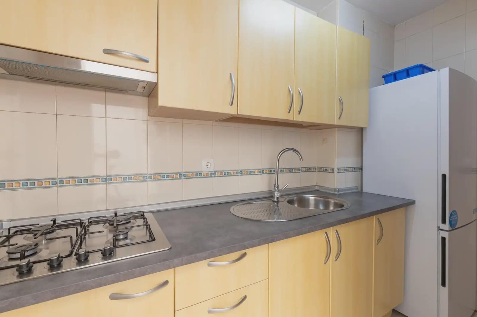 Wohnung zu verkaufen in Granada Stadt - 270.000 € (Ref: 9837381)