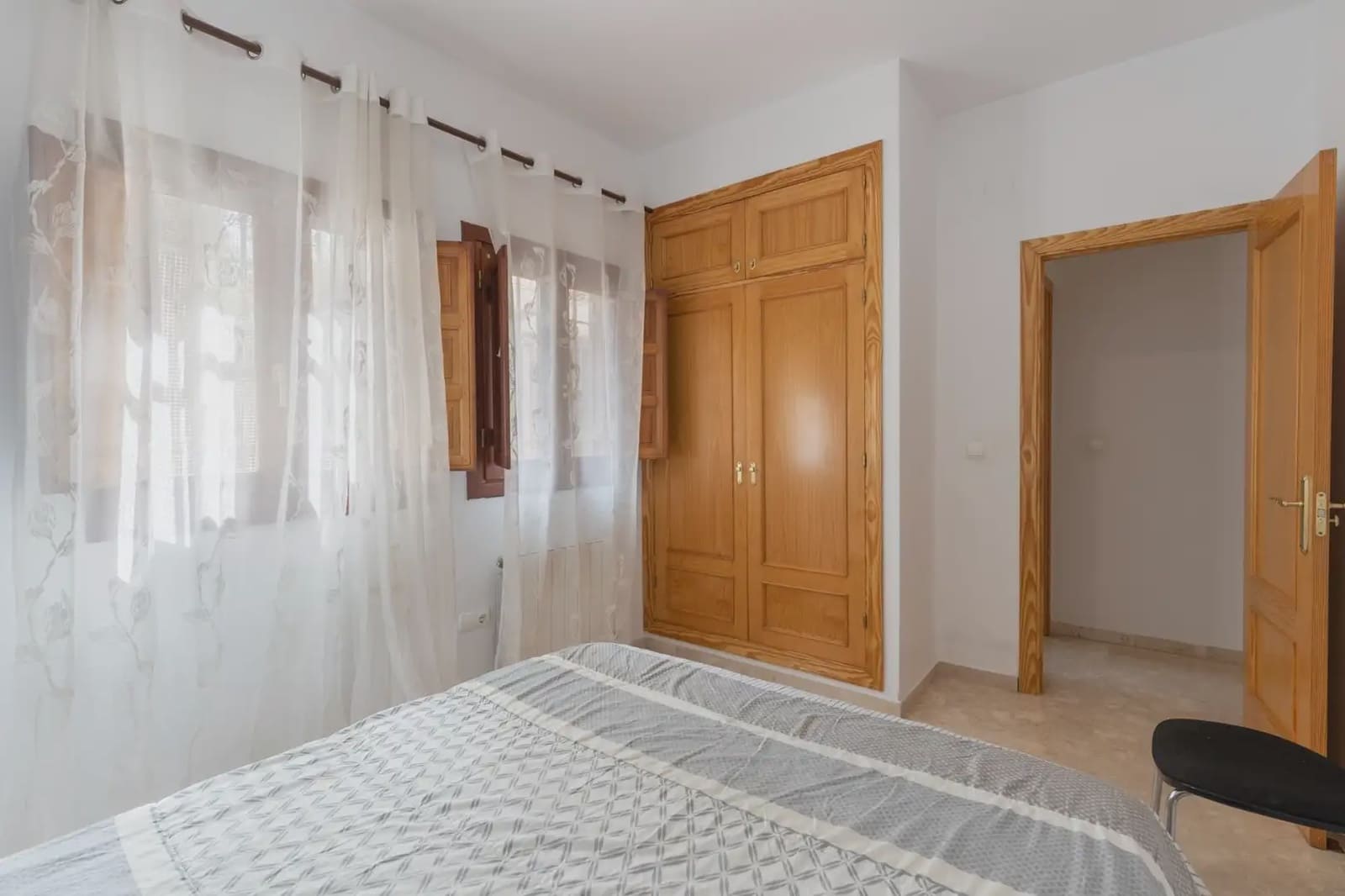 Wohnung zu verkaufen in Granada Stadt - 270.000 € (Ref: 9837381)