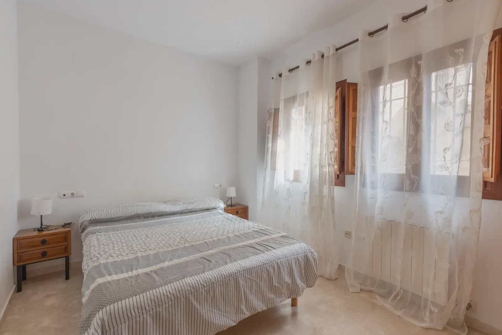 Wohnung zu verkaufen in Granada Stadt - 270.000 € (Ref: 9837381)