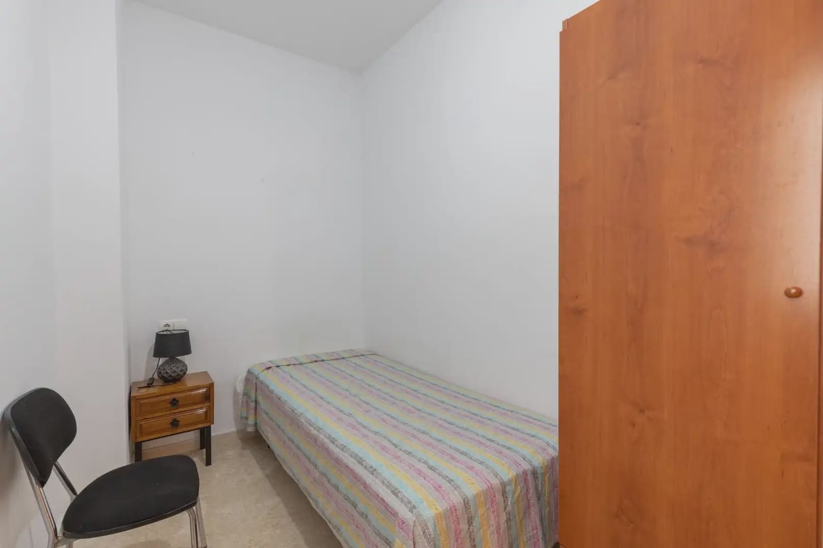Wohnung zu verkaufen in Granada Stadt - 270.000 € (Ref: 9837381)