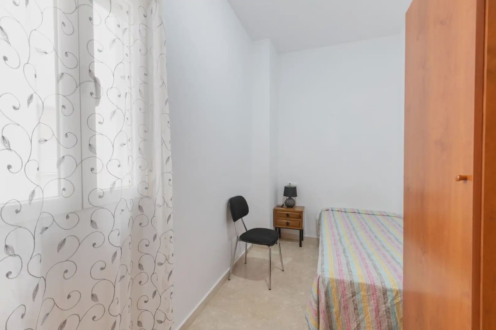 Wohnung zu verkaufen in Granada Stadt - 270.000 € (Ref: 9837381)