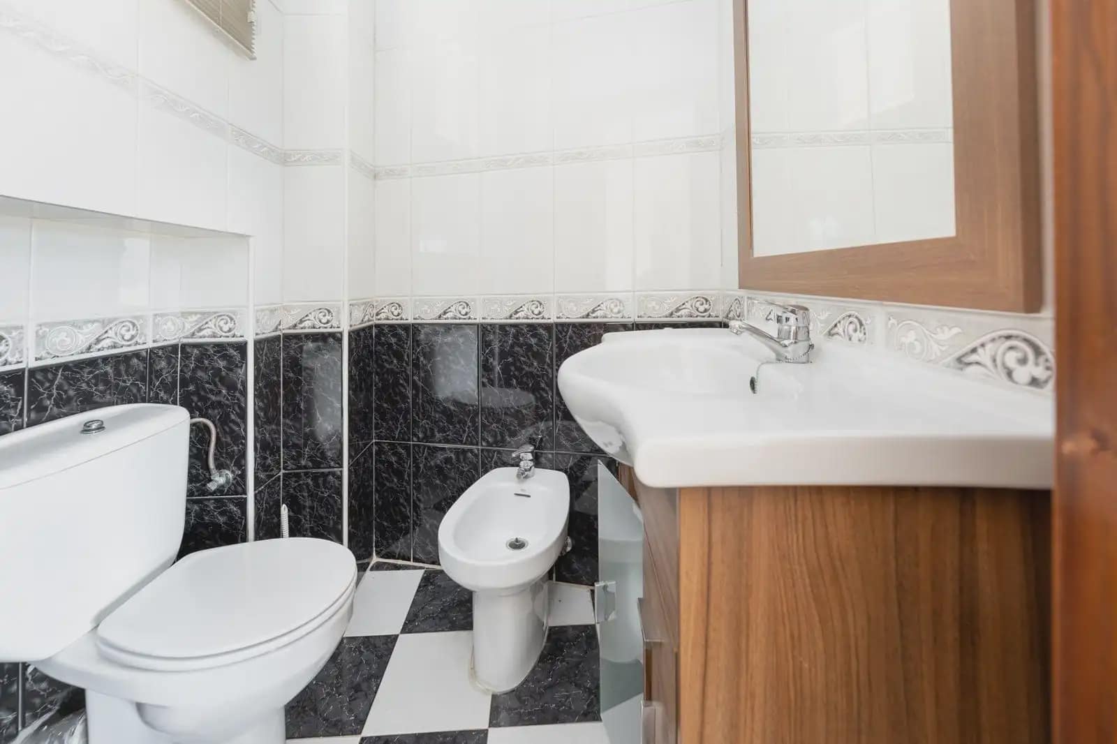 Villa for sale in Ogijares with pool garage - € 365,000 (Ref: 9837382)
