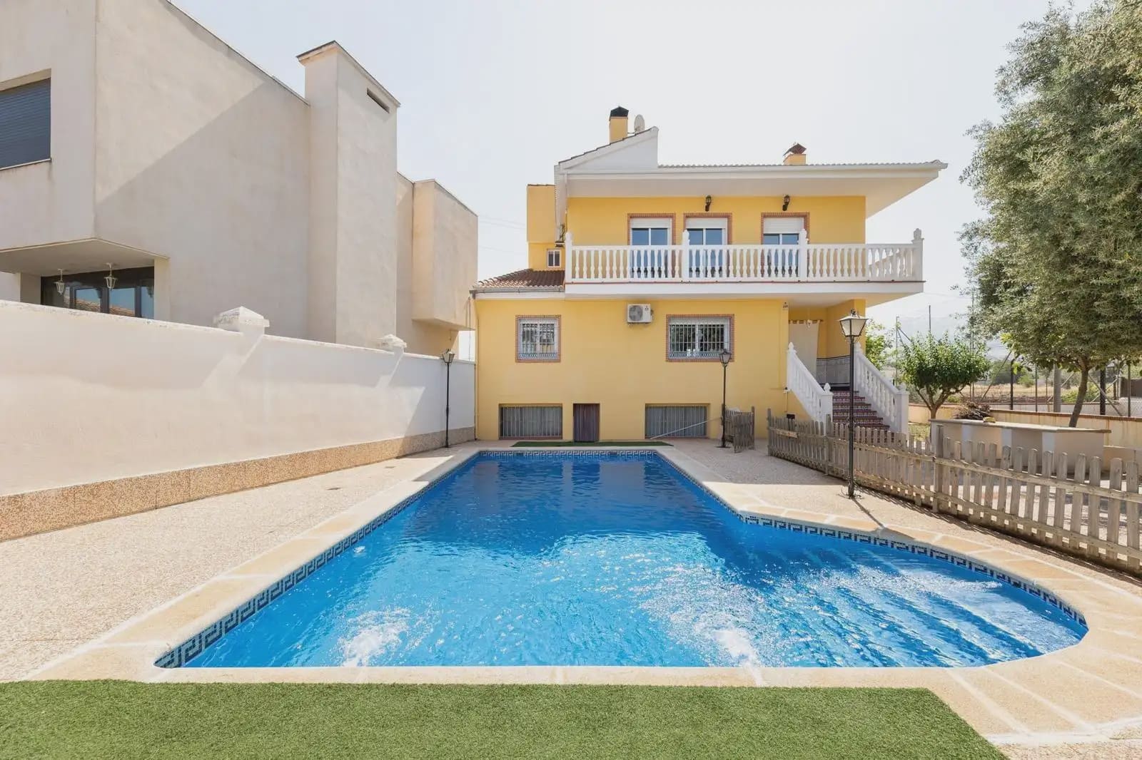 Villa for sale in Ogijares with pool garage - € 365,000 (Ref: 9837382)