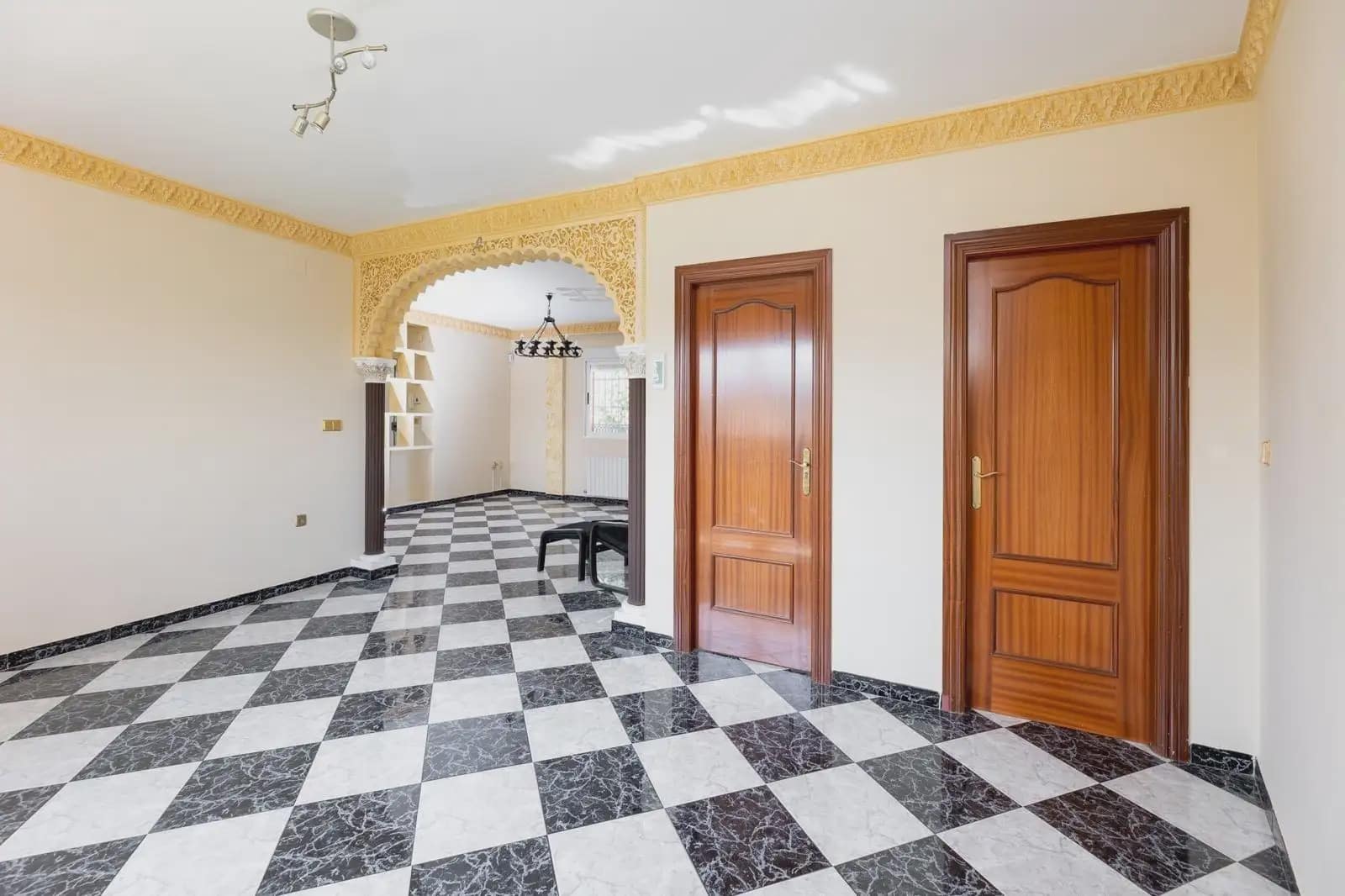 Villa for sale in Ogijares with pool garage - € 365,000 (Ref: 9837382)