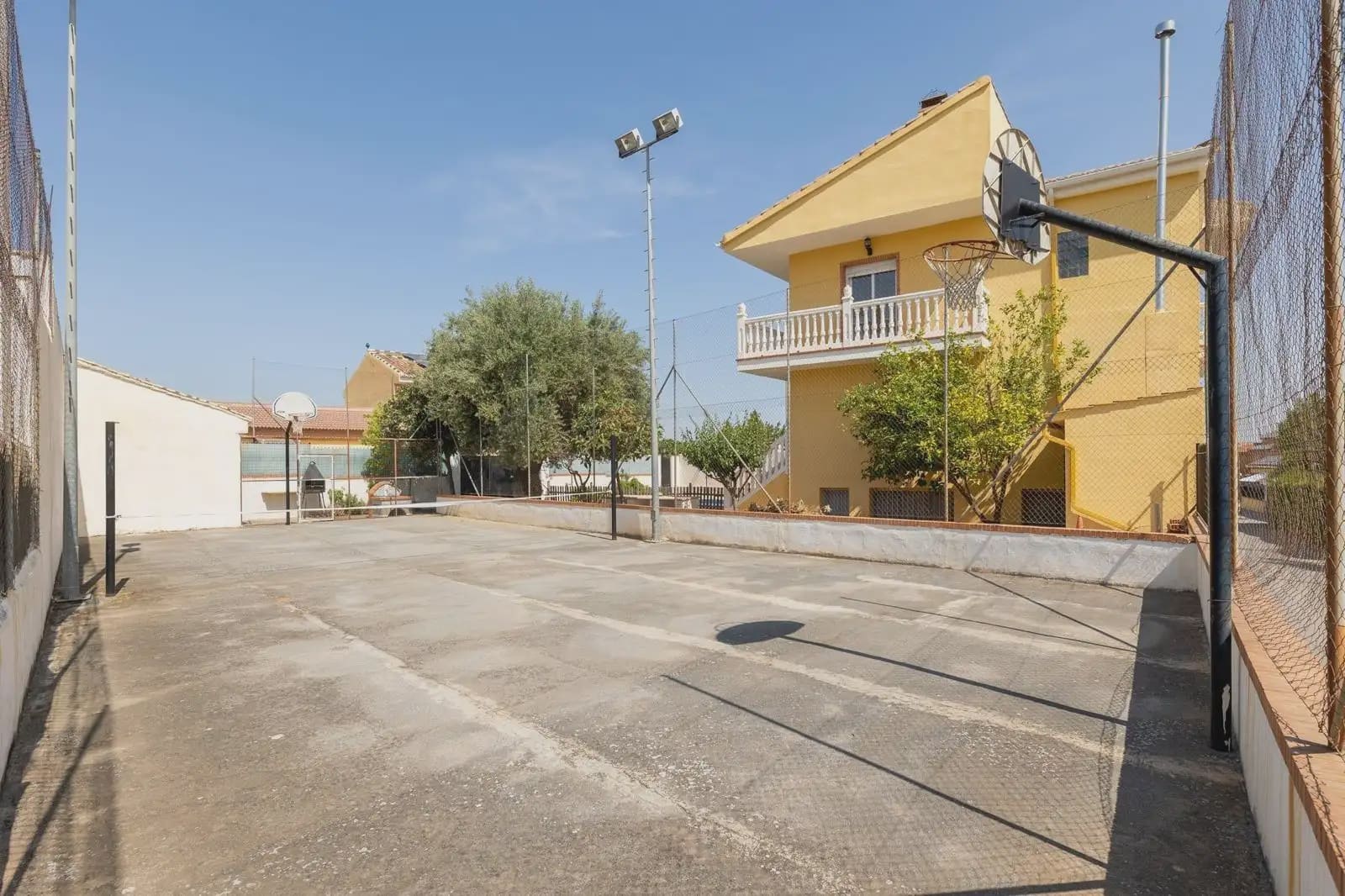 Villa for sale in Ogijares with pool garage - € 365,000 (Ref: 9837382)