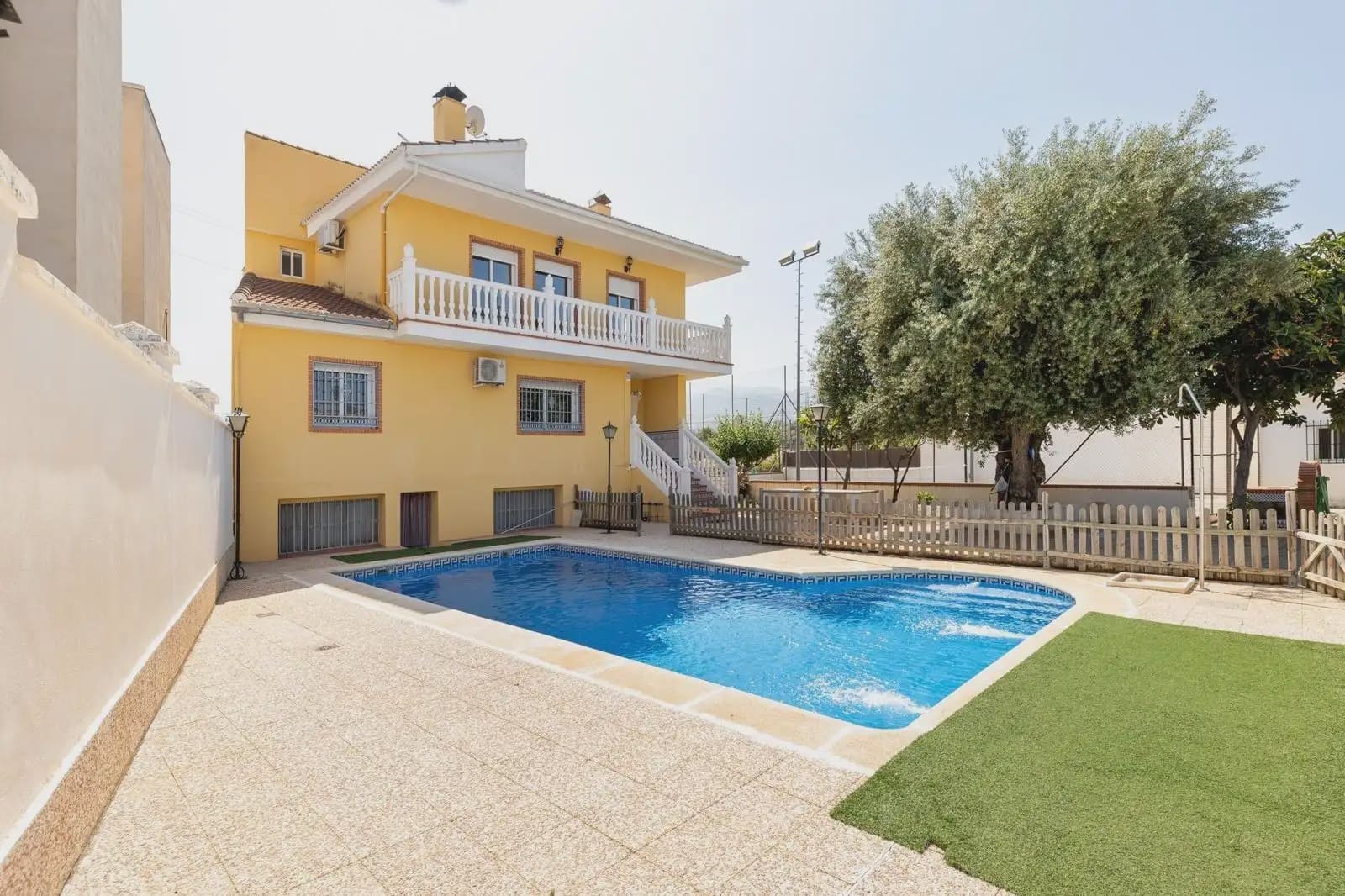 Villa for sale in Ogijares with pool garage - € 365,000 (Ref: 9837382)