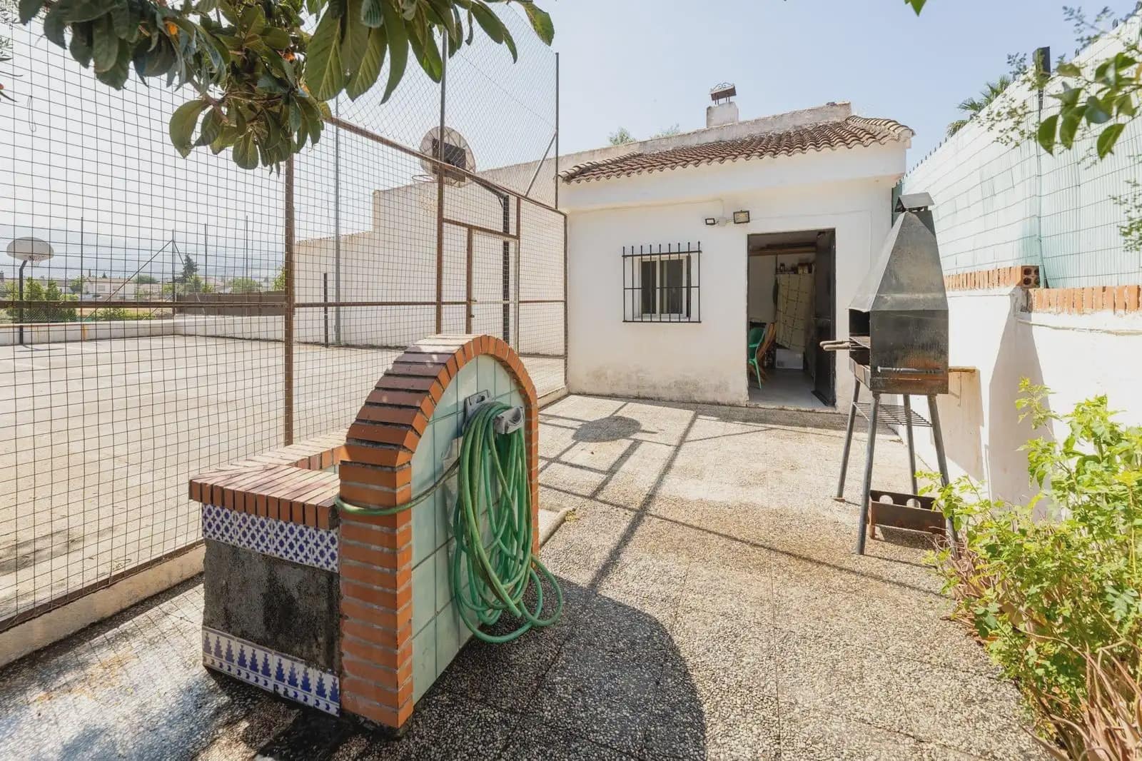 Villa for sale in Ogijares with pool garage - € 365,000 (Ref: 9837382)