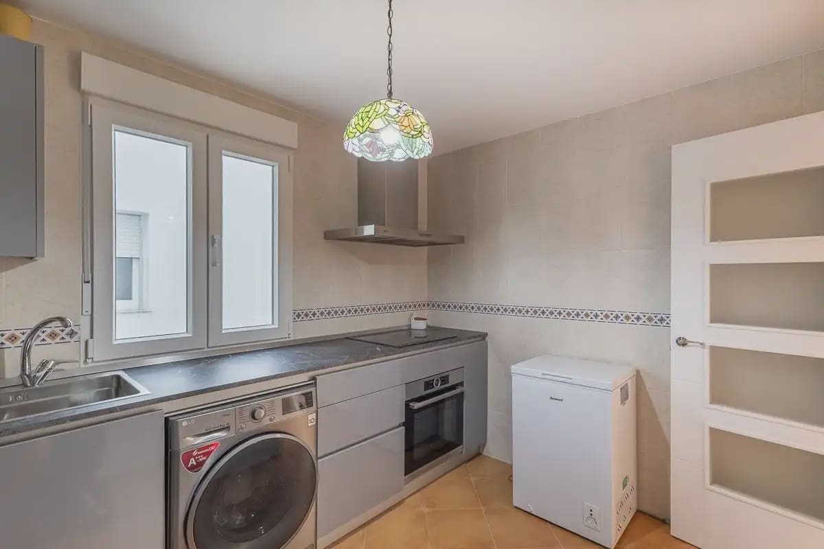 Flat for sale in Las Gabias with garage - € 190,000 (Ref: 9837383)