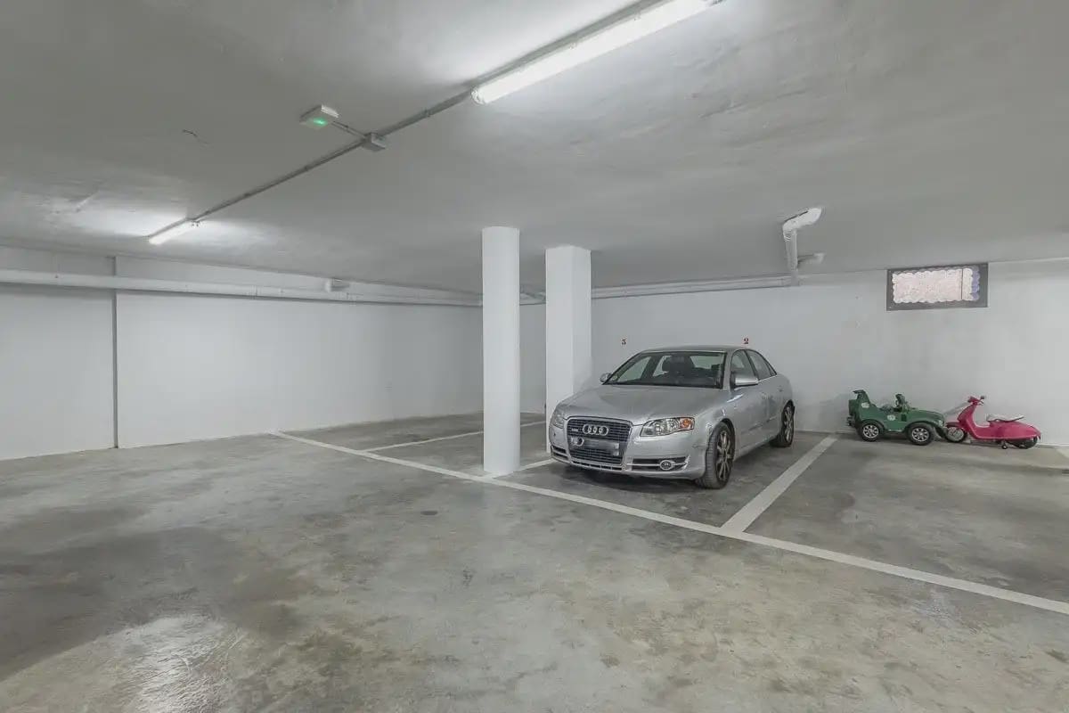 Flat for sale in Las Gabias with garage - € 190,000 (Ref: 9837383)