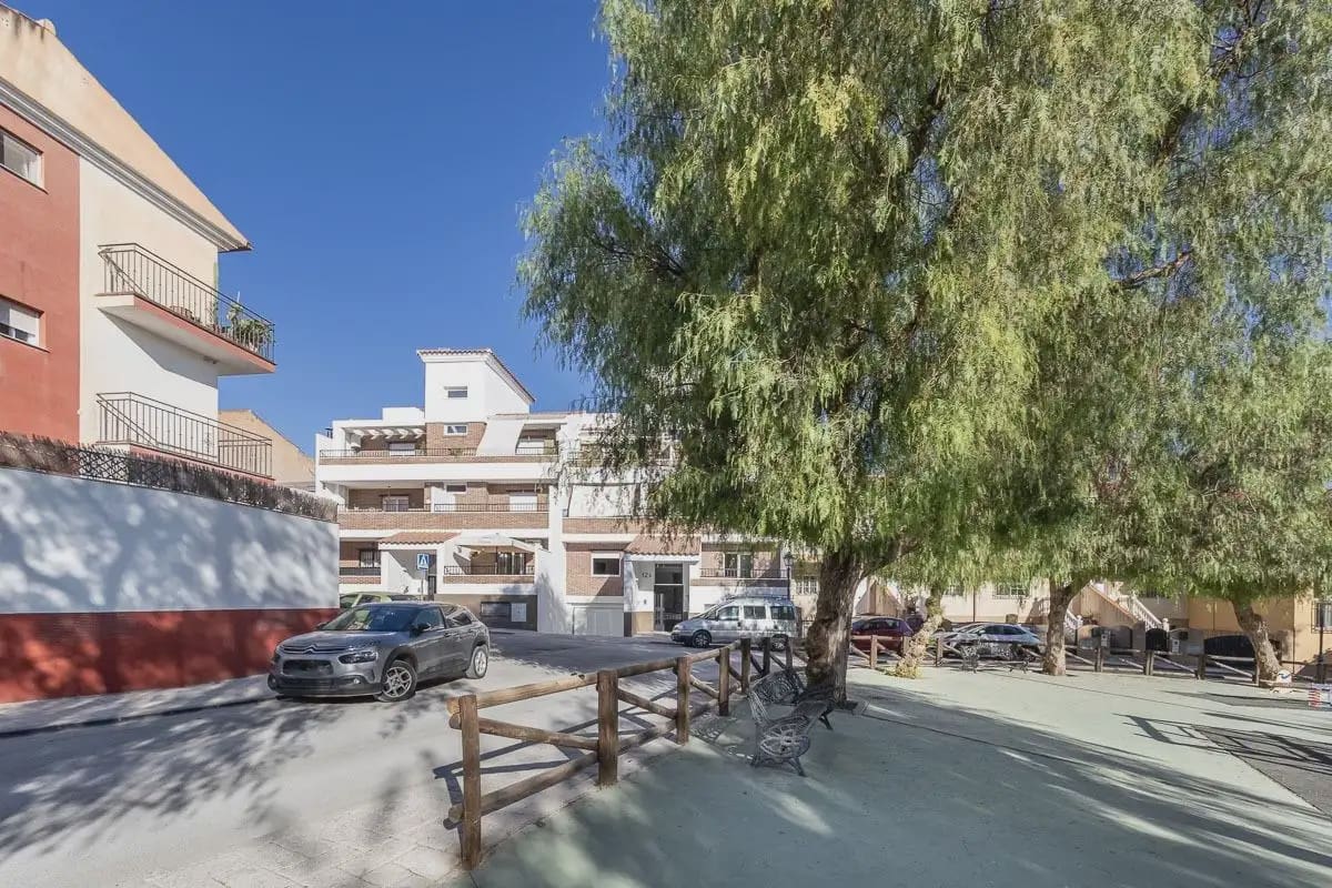 Flat for sale in Las Gabias with garage - € 190,000 (Ref: 9837383)