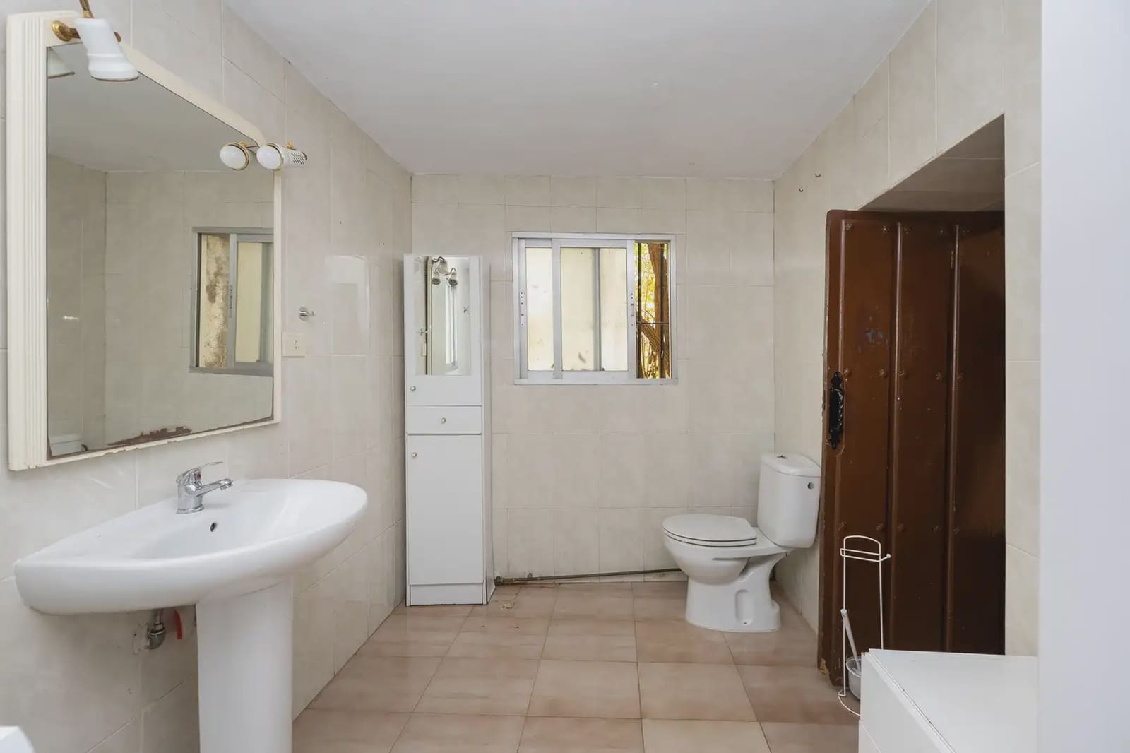 Finca/Herregård til salgs i Dilar med garasje - € 199 950 (Ref: 9837386)