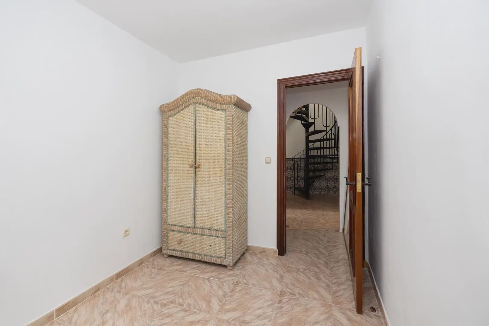 Finca/Herregård til salgs i Dilar med garasje - € 199 950 (Ref: 9837386)