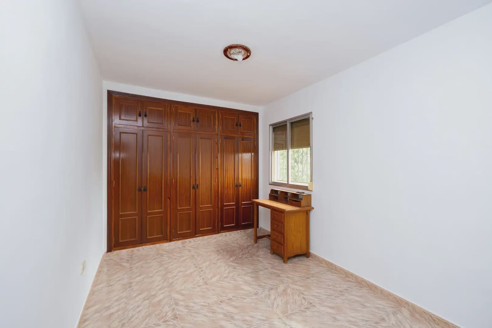 Finca/Herregård til salgs i Dilar med garasje - € 199 950 (Ref: 9837386)