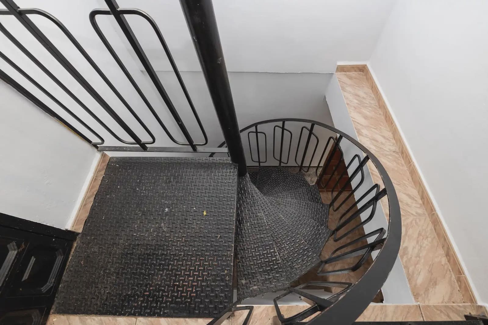 Finca/Herregård til salgs i Dilar med garasje - € 199 950 (Ref: 9837386)